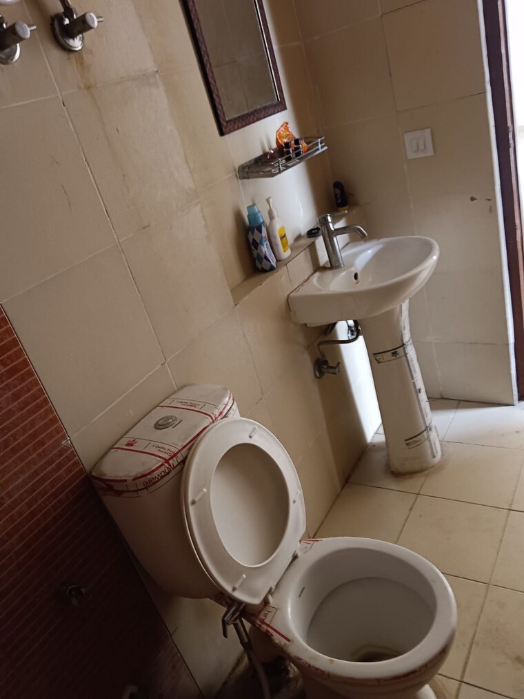 Bathroom, mahagun-mywoods-ii 2 Bedroom 1100 Sq.Ft. Apartment In Sector 16c Greater Noida Greater Noida 9429013