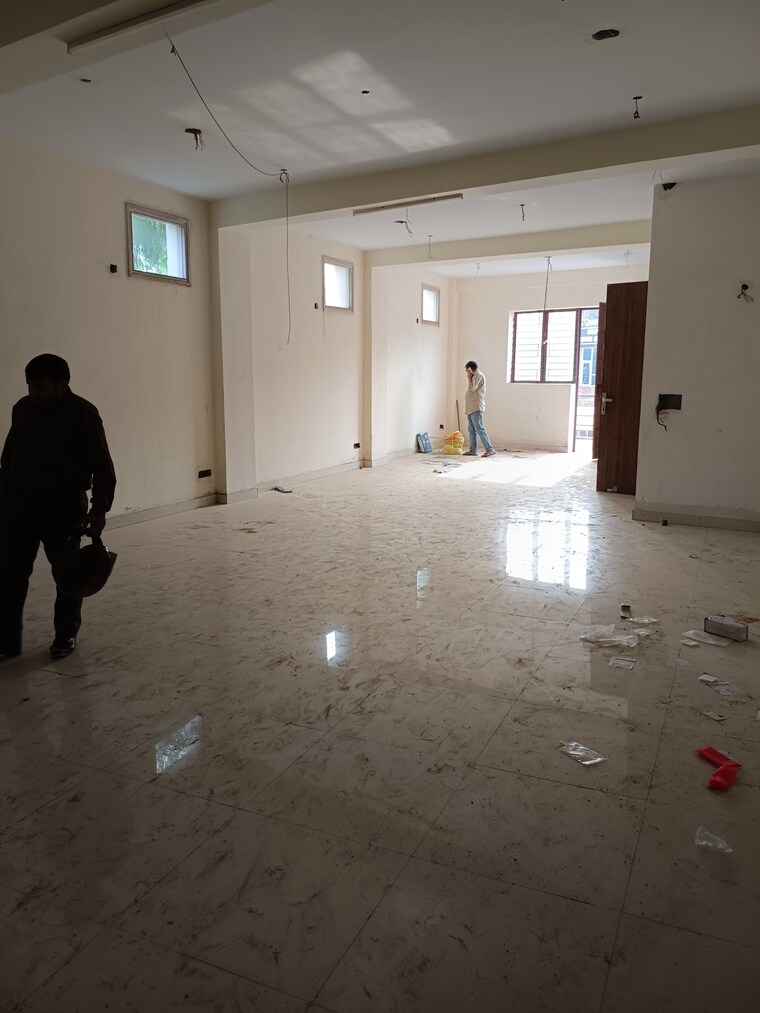  Parking, new friends colony 4 Bedroom 502 Sq.Yd. Builder Floor In New Friends Colony Delhi 9429034