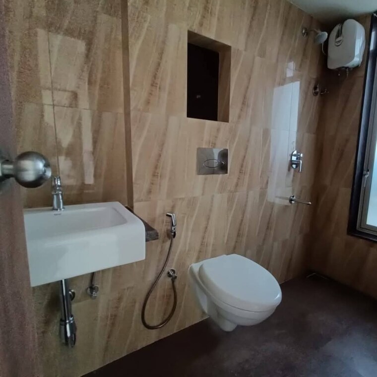Bathroom, lodha-amara 2 Bedroom 950 Sq.Ft. Apartment In Kolshet Road Thane 9429025
