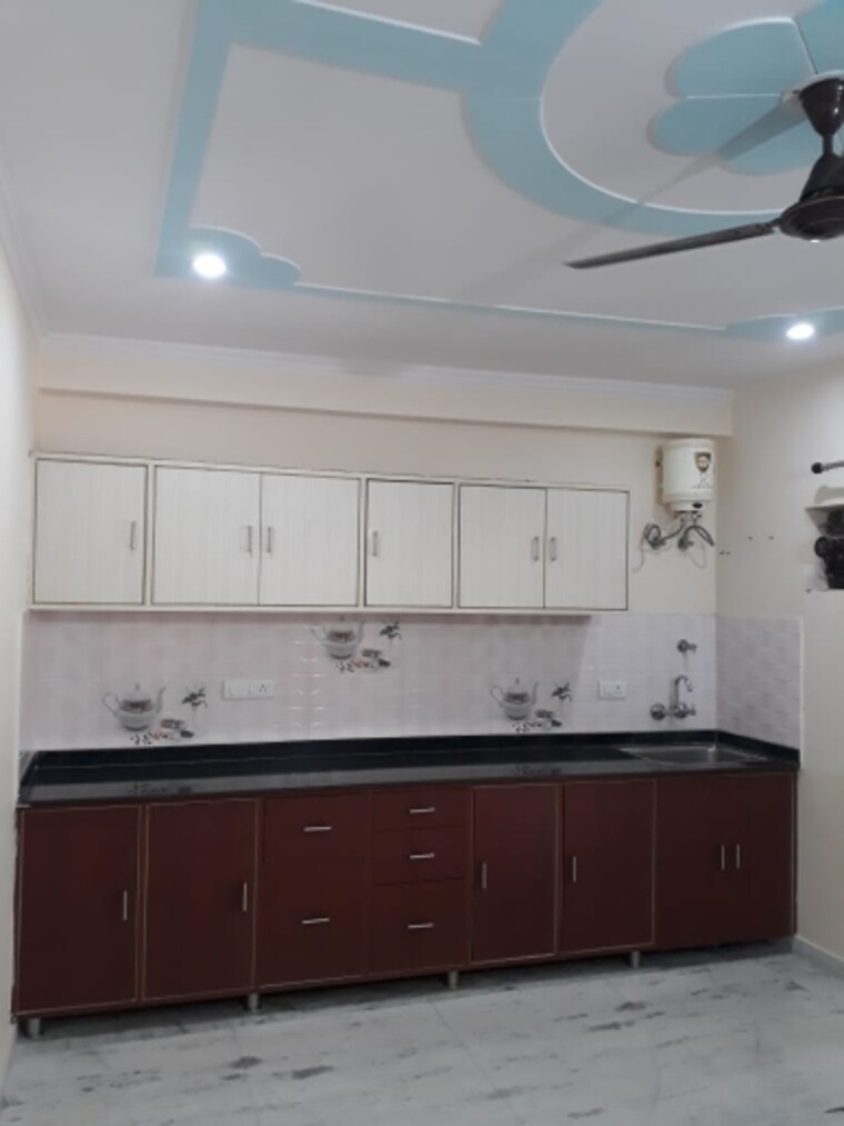 Kitchen, sector 42 2 Bedroom 161 Sq.Yd. Builder Floor In Sector 42 Gurgaon 9429047