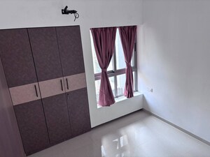 Bedroom in 3.5 BHK Apartment at Kalpataru Immensa, Kolshet Road – for Rent