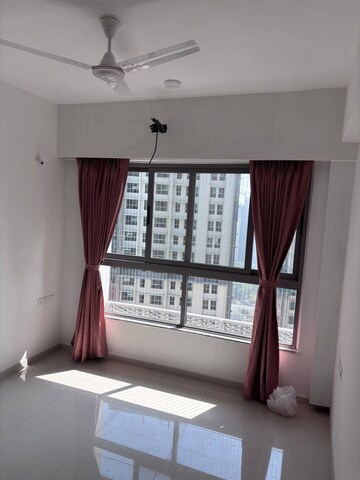 Bedroom in 3.5 BHK Apartment at Kalpataru Immensa, Kolshet Road – for Rent