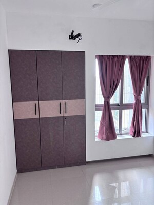 Bedroom in 3.5 BHK Apartment at Kalpataru Immensa, Kolshet Road – for Rent