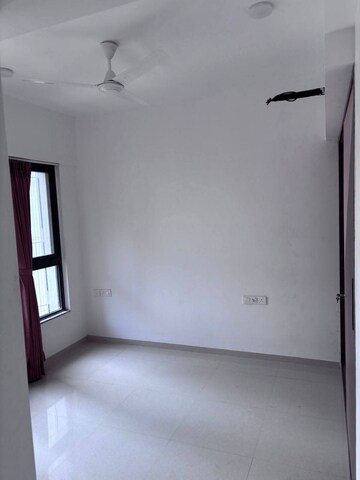 Bedroom in 3.5 BHK Apartment at Kalpataru Immensa, Kolshet Road – for Rent