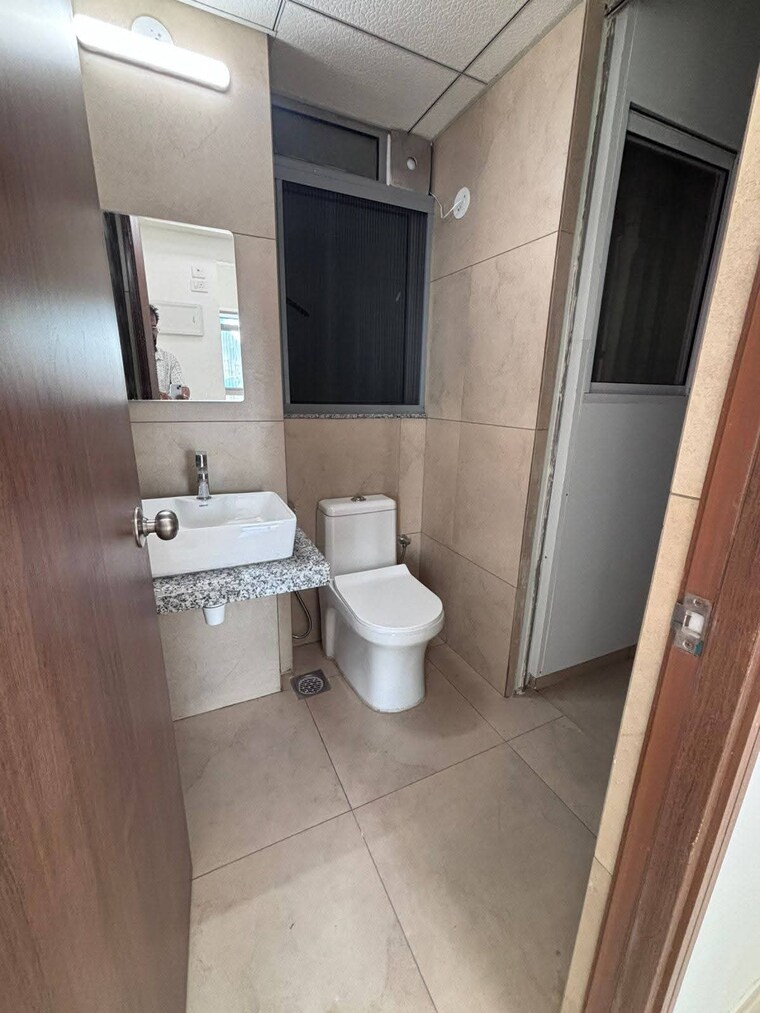 Bathroom, kalpataru-immensa 3.5 Bedroom 1700 Sq.Ft. Apartment In Kolshet Road Thane 9429041