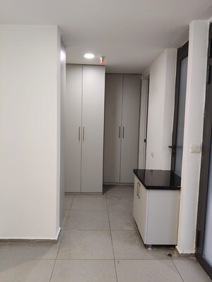 2 BHK Apartment For Rent in Ambience Island, Sector 24