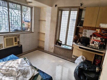 Room in 2 BHK Apartment at Shree Lucky Tower, Kandivali West – for Rent