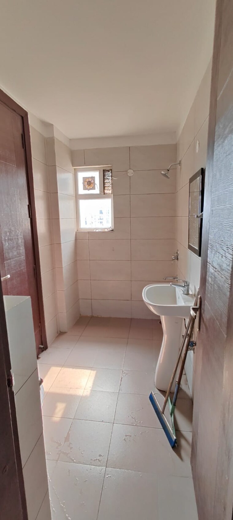 Bathroom, motiaz-royal-citi 3 Bedroom 1850 Sq.Ft. Apartment In Ambala Highway Zirakpur 9429065