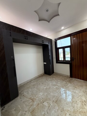 Room in 2 BHK Builder Floor at Mahaveer Nagar – for Sale
