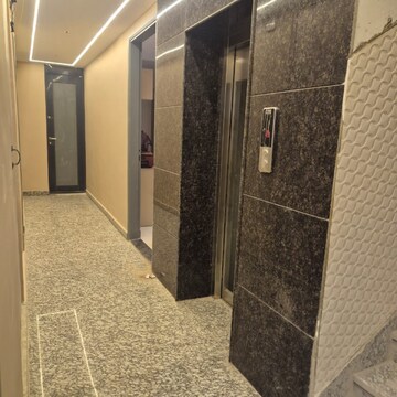 Building Lobby in 1 RK Builder Floor at Sector 21 – for Rent