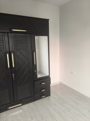 Room in 3 BHK Apartment at Shapoorji Pallonji Joyville Gurgaon, Sector 102 – for Rent