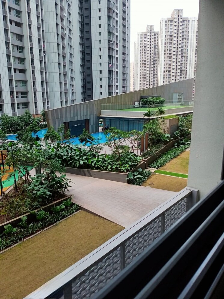 Garden, kalpataru-immensa 1 Bedroom 600 Sq.Ft. Apartment In Kolshet Road Thane 9429084