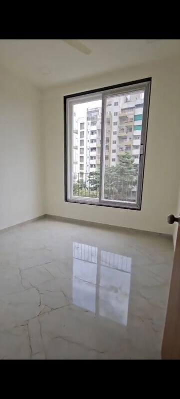 Room in 4 BHK Apartment at Waman Kalate Rioland, Wakad – for Rent