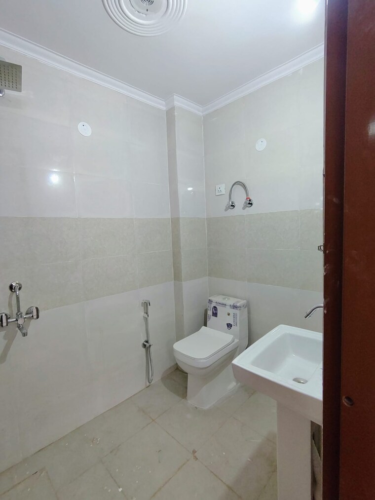 Bathroom, saket 1.5 Bedroom 450 Sq.Ft. Builder Floor In Saket Delhi 9429096