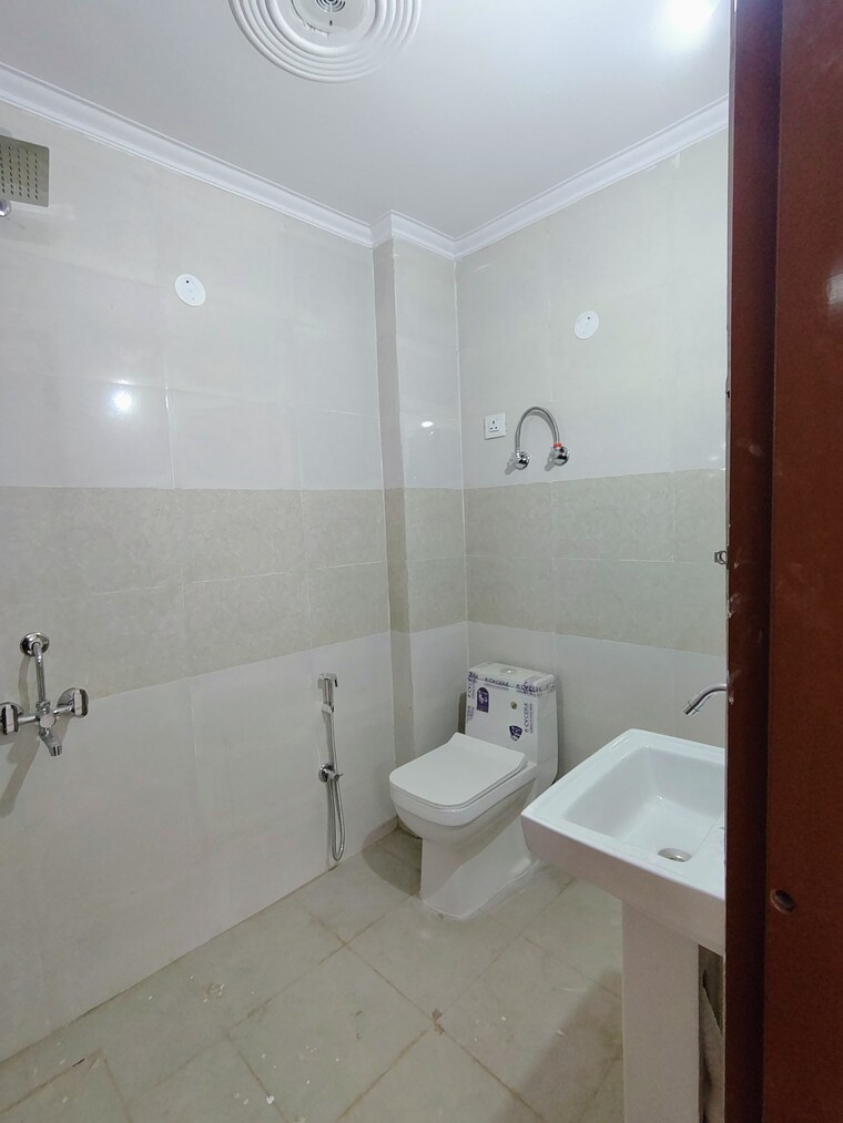 Bathroom, saket 1.5 Bedroom 450 Sq.Ft. Builder Floor In Saket Delhi 9429096