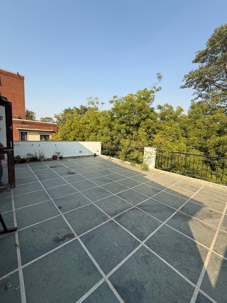 Terrace, greater kailash ii 2 Bedroom 1200 Sq.Ft. Builder Floor In Greater Kailash ii Delhi 9429101