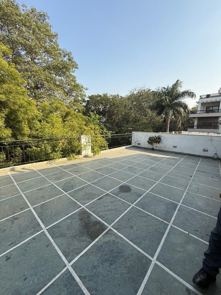 Terrace, greater kailash ii 2 Bedroom 1200 Sq.Ft. Builder Floor In Greater Kailash ii Delhi 9429101