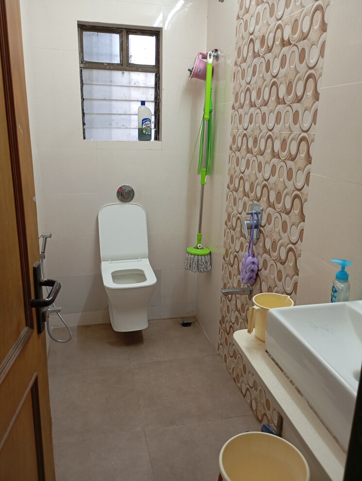 Bathroom, silver-arch-eden-woods 3 Bedroom 1755 Sq.Ft. Apartment In Andheri West Mumbai 9429092