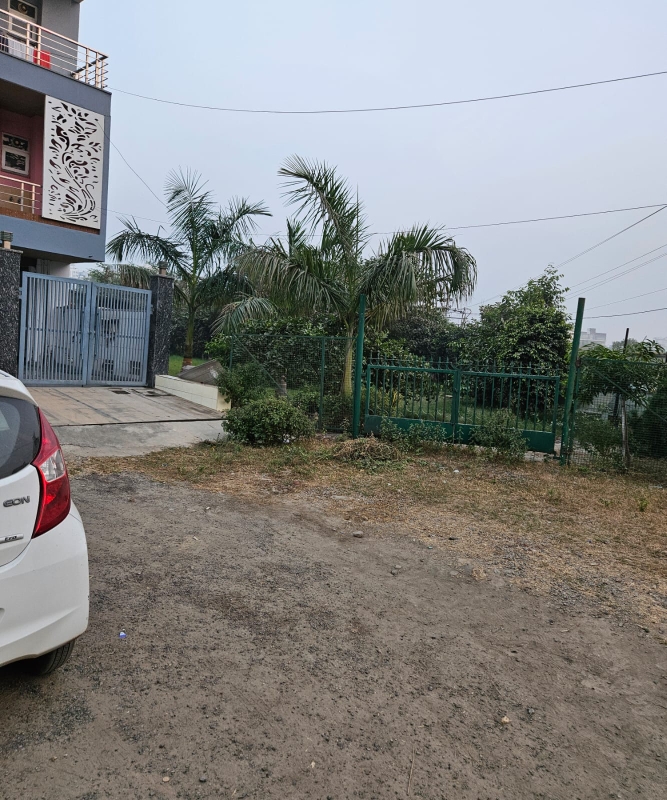 Plot For Sale in Sector 42