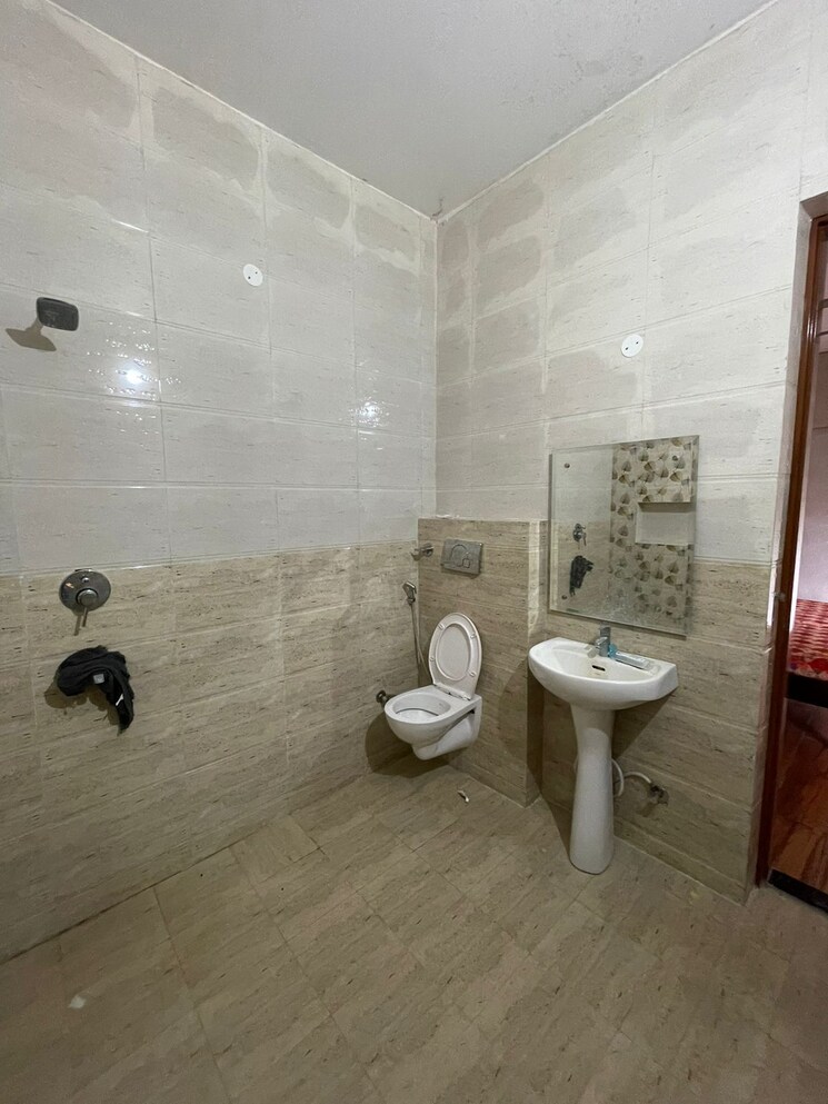Bathroom, jamuna-enclave 3 Bedroom 1850 Sq.Ft. Apartment In Ambala Highway Zirakpur 9429122