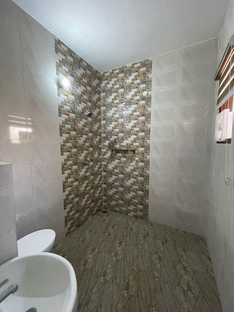 Bathroom, jamuna-enclave 3 Bedroom 1850 Sq.Ft. Apartment In Ambala Highway Zirakpur 9429122