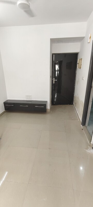 Living Room in 1 BHK Apartment at Golf Links – for Rent