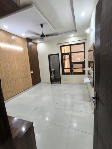 Bathroom in 3 BHK Apartment at Prabhat Enclave Ghazipur, Ghazipur – for Rent