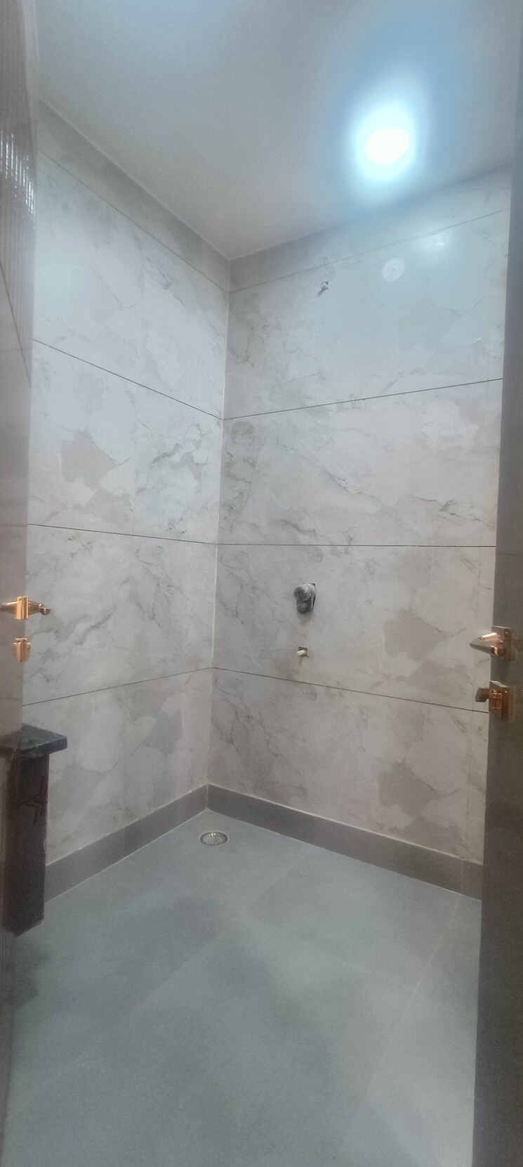 Bathroom, rohini sector 24 3 Bedroom 90 Sq.Mt. Builder Floor In Rohini Sector 24 Delhi 9429174