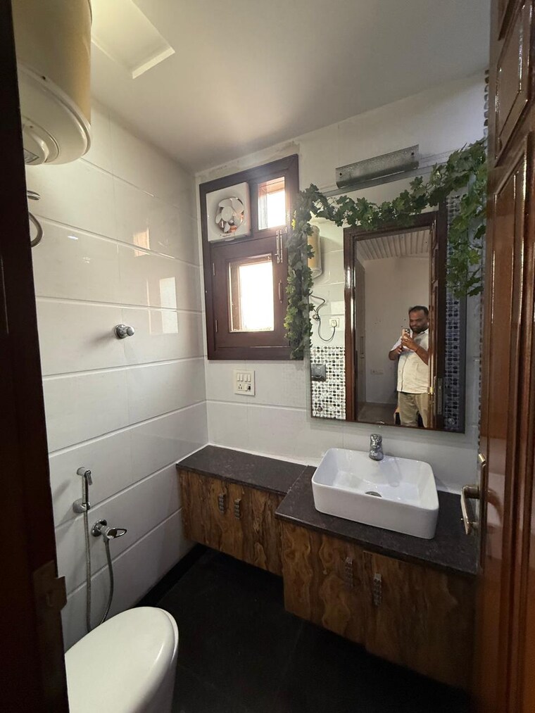 Bathroom, lajpat nagar i 2 Bedroom 900 Sq.Ft. Builder Floor In Lajpat Nagar I Delhi 9429159
