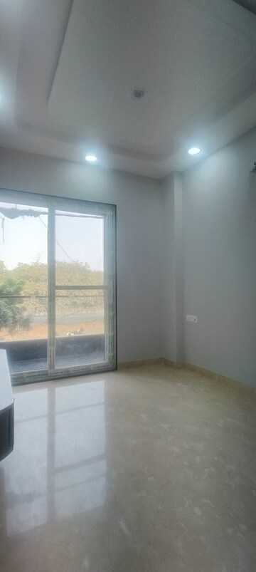 Room in 3 BHK Builder Floor at Rohini Sector 24 – for Sale