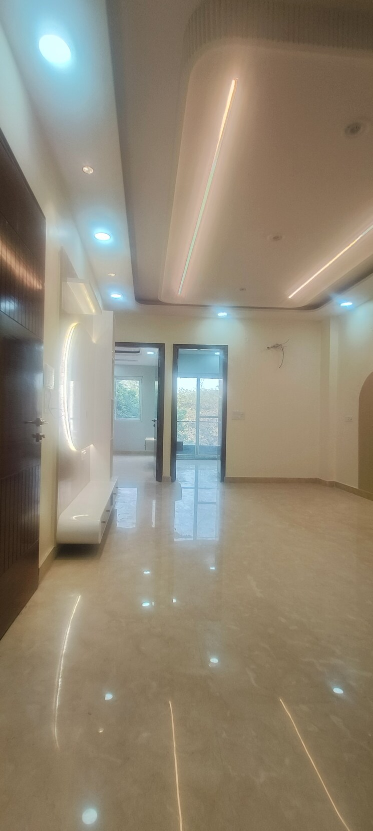 Room, rohini sector 24 3 Bedroom 90 Sq.Mt. Builder Floor In Rohini Sector 24 Delhi 9429174