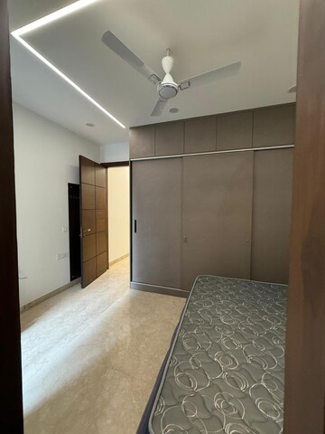 Room in 2 BHK Builder Floor at Lajpat Nagar – for Rent