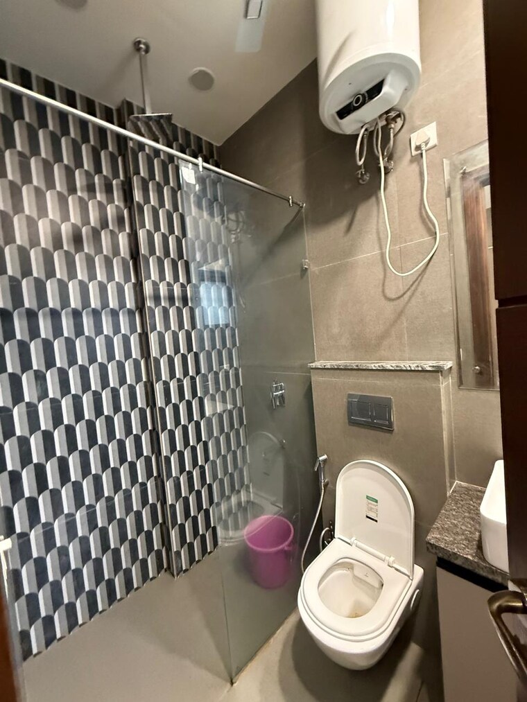 Bathroom, lajpat nagar 2 Bedroom 900 Sq.Ft. Builder Floor In Lajpat Nagar Delhi 9429184