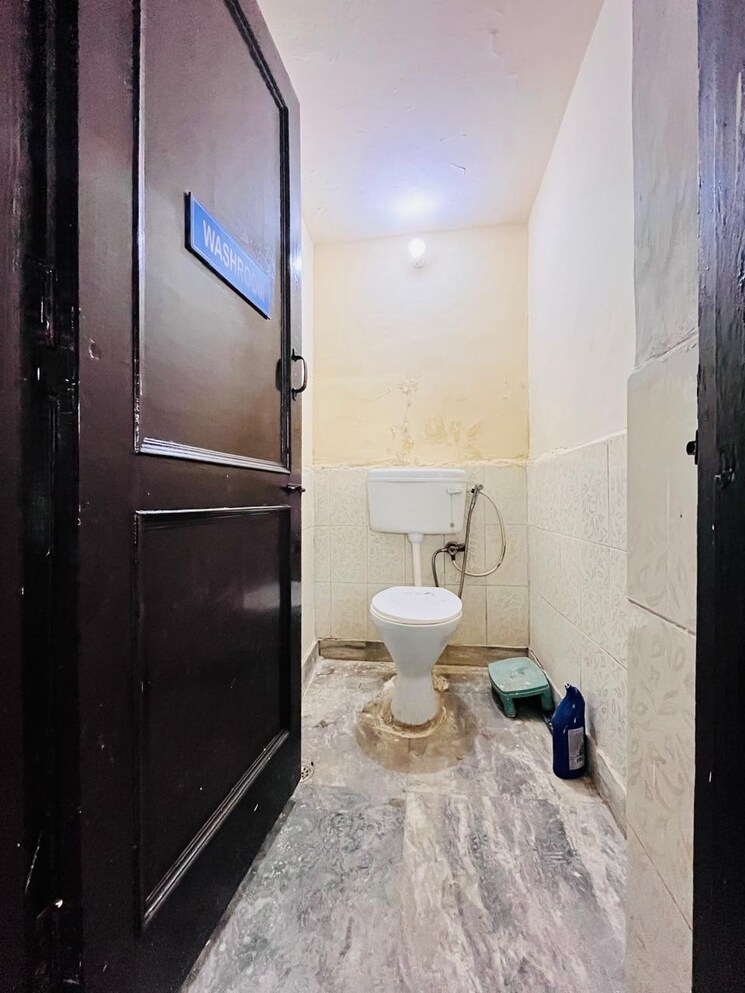 Bathroom, anand niketan 4 Bedroom 325 Sq.Yd. Builder Floor In Anand Niketan Delhi 9429197