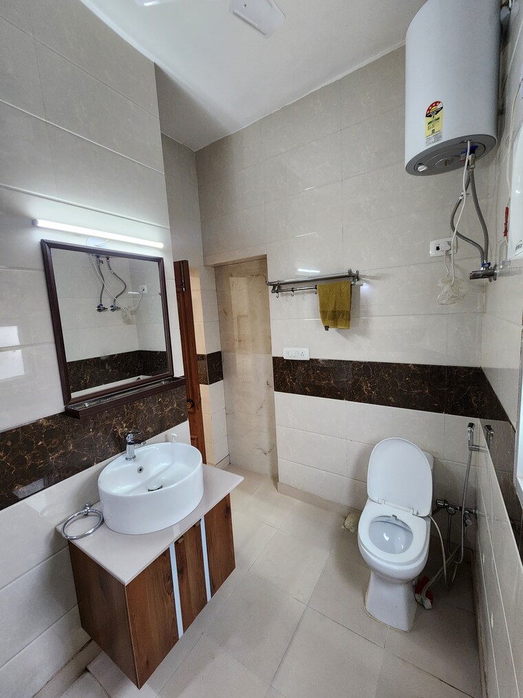 Bathroom, panchsheel park 3 Bedroom 1450 Sq.Ft. Builder Floor In Panchsheel Park Delhi 9429233