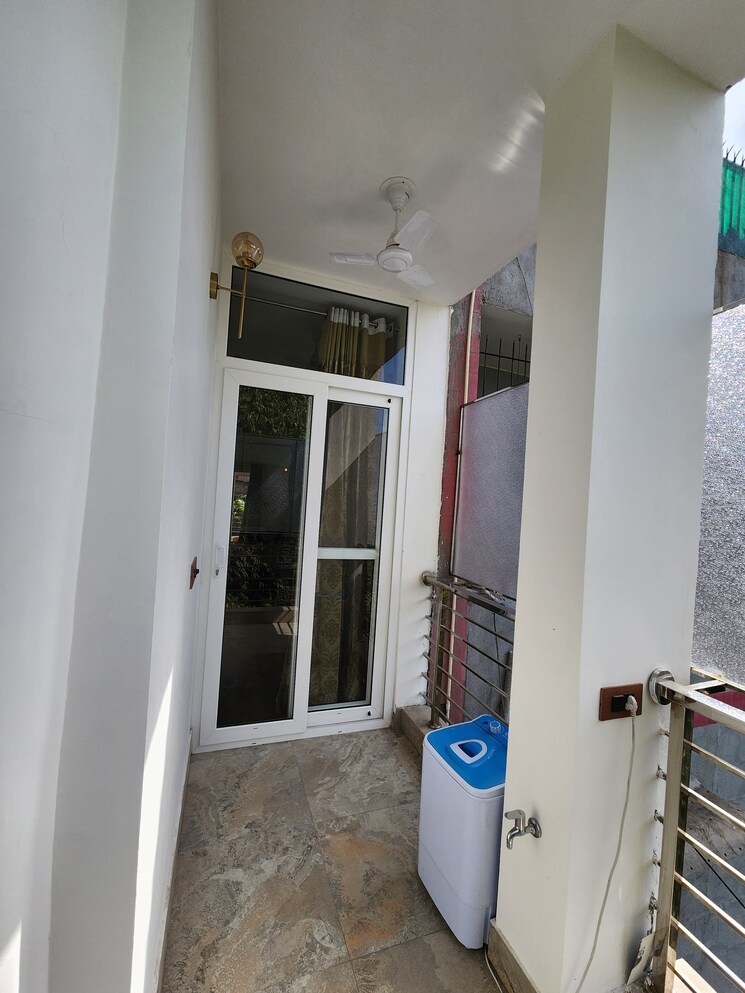 Balcony, panchsheel park 3 Bedroom 1450 Sq.Ft. Builder Floor In Panchsheel Park Delhi 9429233