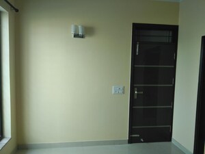 Room in 2.5 BHK Builder Floor at Sector 46 – for Rent