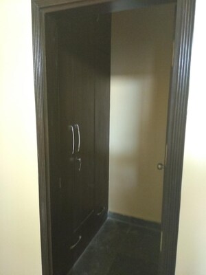 Building Lobby in 2.5 BHK Builder Floor at Sector 46 – for Rent