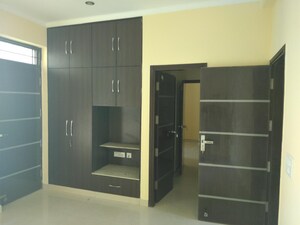 Room in 2.5 BHK Builder Floor at Sector 46 – for Rent