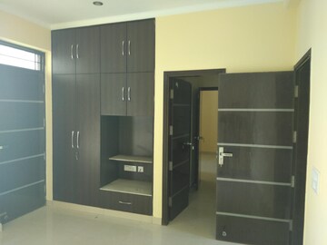 Room in 2.5 BHK Builder Floor at Sector 46 – for Rent