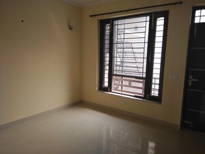 Room in 2.5 BHK Builder Floor at Sector 46 – for Rent