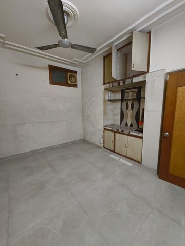 Room in 3 BHK Builder Floor at Nehru Enclave – for Rent