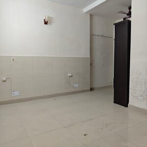 Room in 3 BHK Apartment at Alaknanda – for Rent