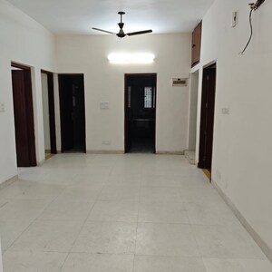Room in 3 BHK Apartment at Alaknanda – for Rent