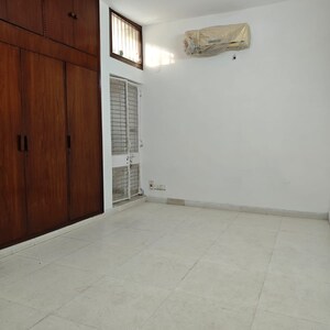 Room in 3 BHK Apartment at Alaknanda – for Rent