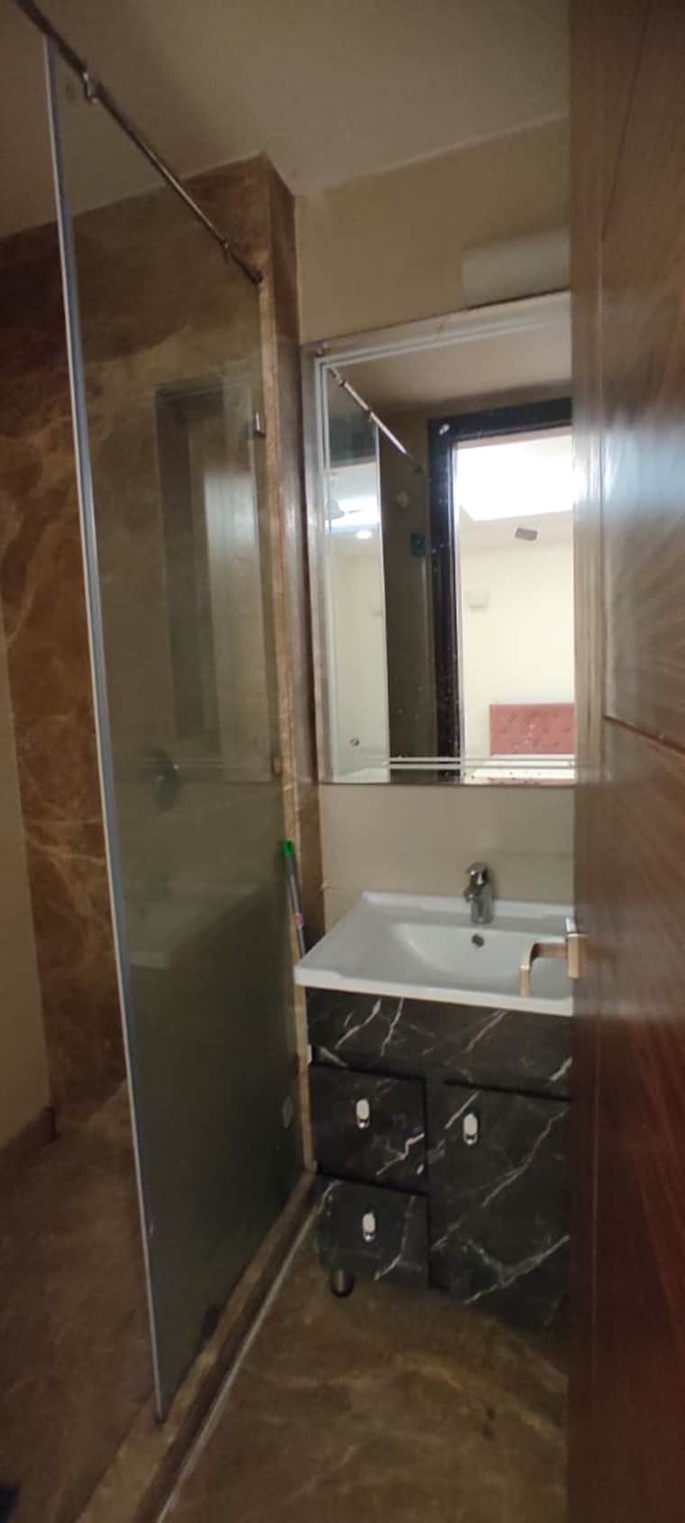 Bathroom, safdarjung enclave 3 Bedroom 1850 Sq.Ft. Builder Floor In Safdarjung Enclave Delhi 9429302
