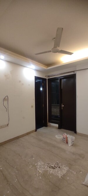 Room in 3 BHK Builder Floor at Safdarjung Enclave – for Rent