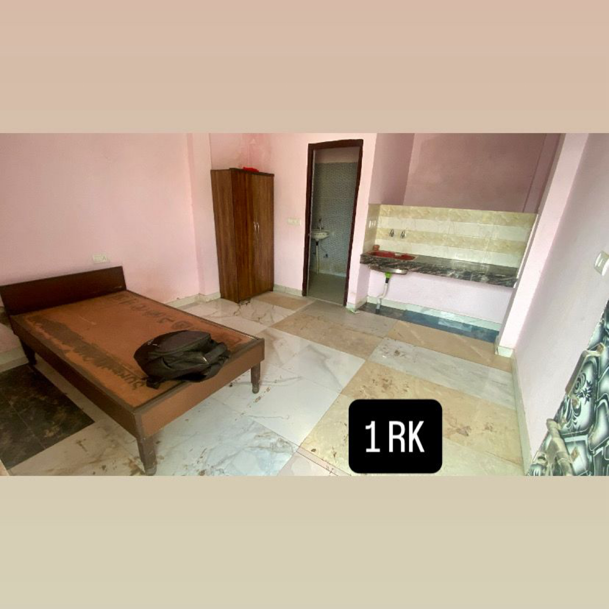 1 Rk  500 Sq.Ft. Builder Floor in R K Tower