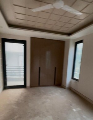 Room in 3 BHK Builder Floor at Sector 43 – for Rent