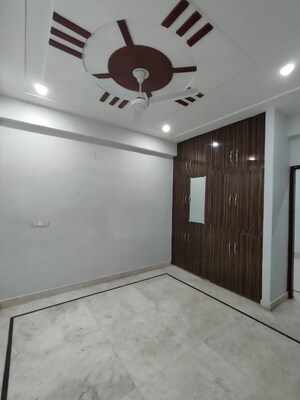 Room in 3 BHK Apartment at JMD Gardens, Sector 33 – for Rent